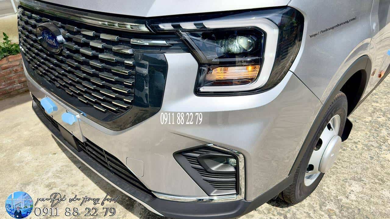 ford transit 18 cho bac ngoai that 3