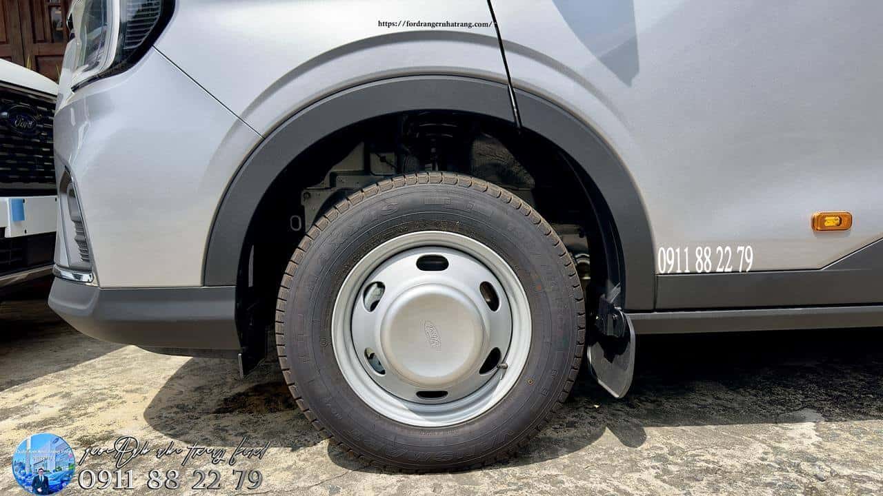 ford transit 18 cho bac ngoai that 5