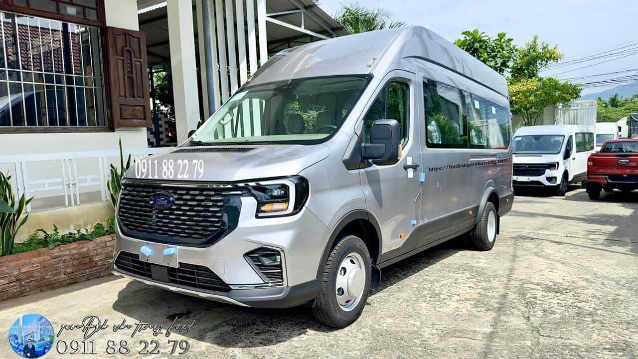 Ford Transit 18 chỗ trắng 2025: Thông số kỹ thuật, giá xe