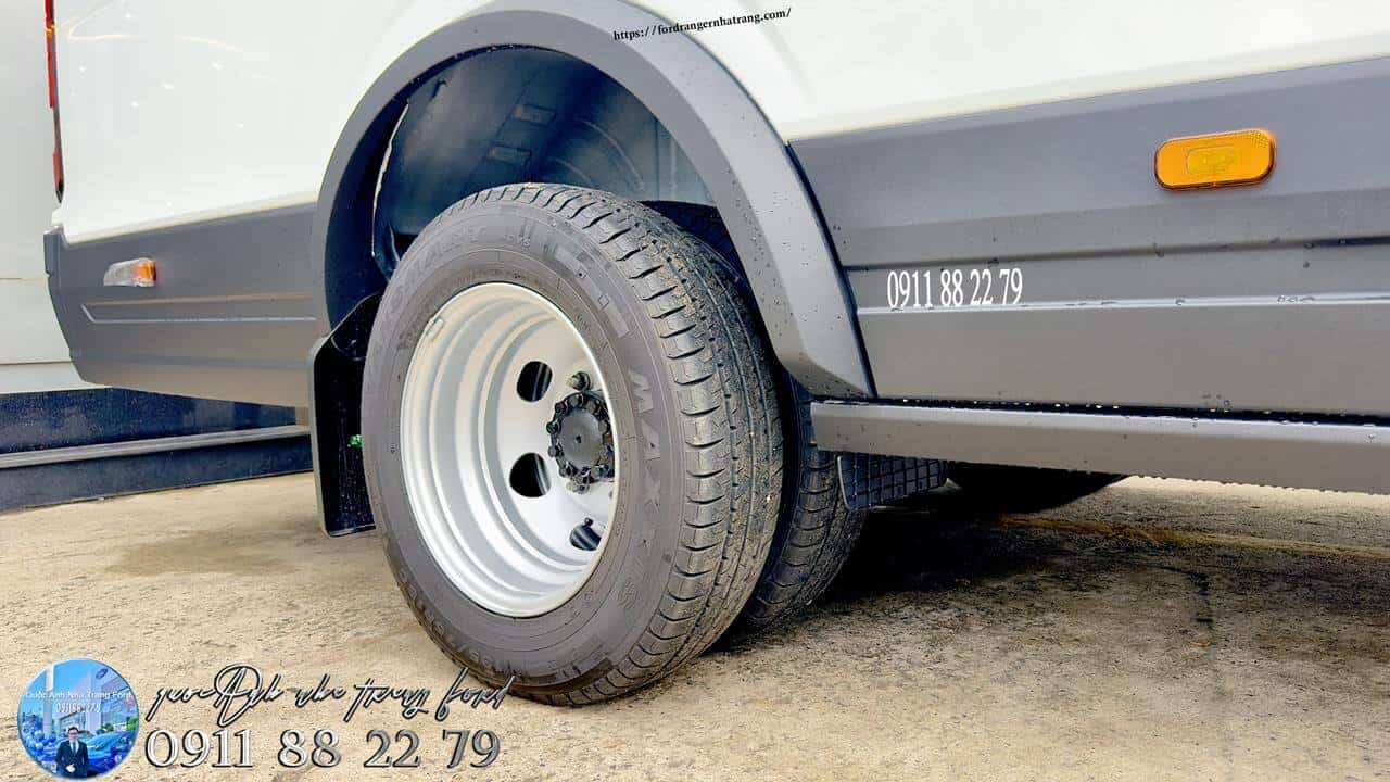 ford transit 18 cho premium ngoai that 4