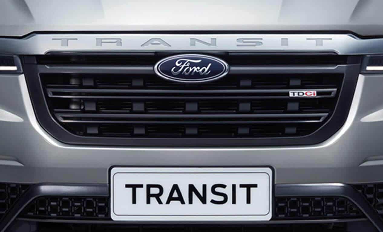 Ford Transit màu ghi vàng 2023: Lưới tản nhiệt đặc trưng
