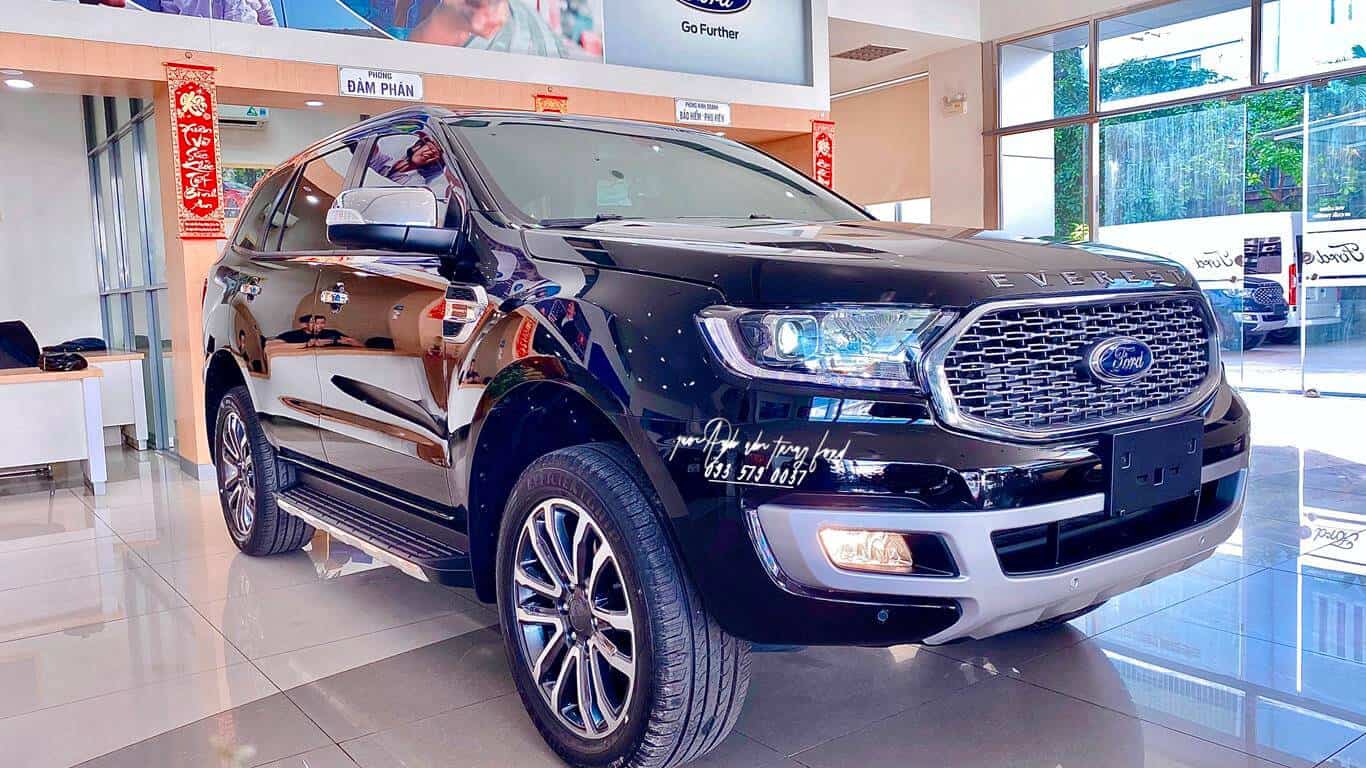 Ford Everest Titanium màu đen 2021