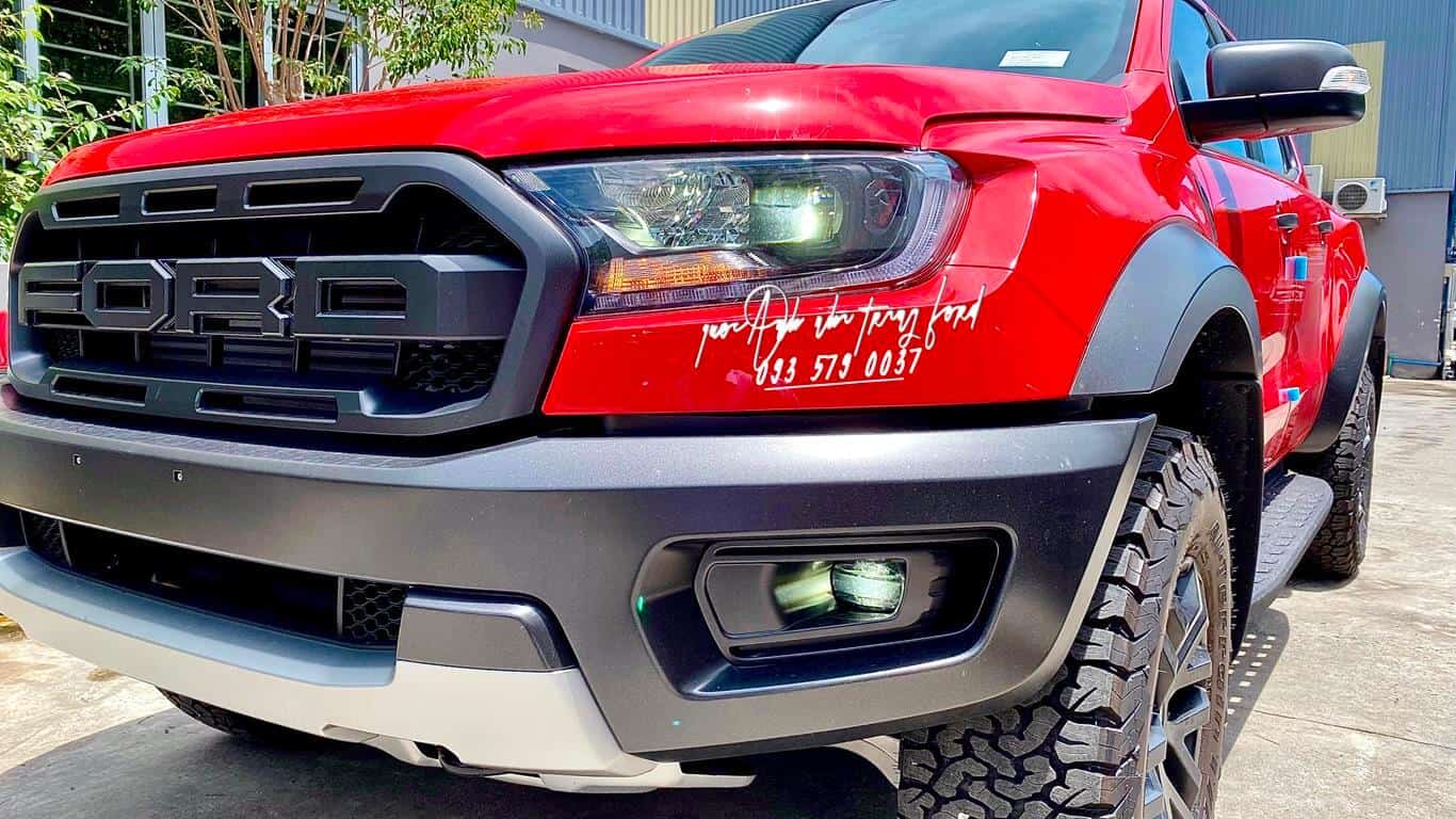 Ngoại thất Ford Raptor màu đỏ 2021
