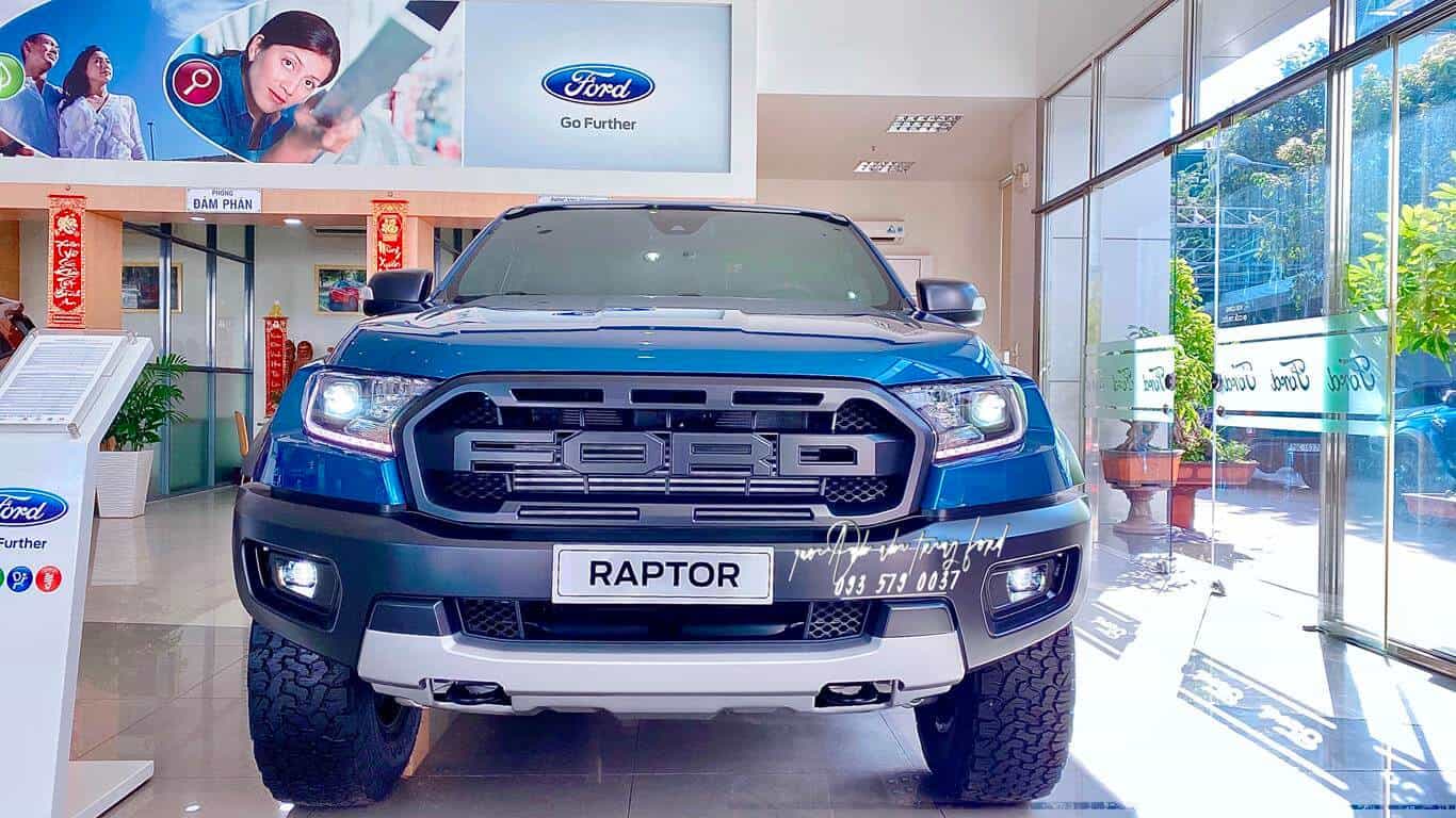 Ngoại thất Ford Raptor màu xanh 2021