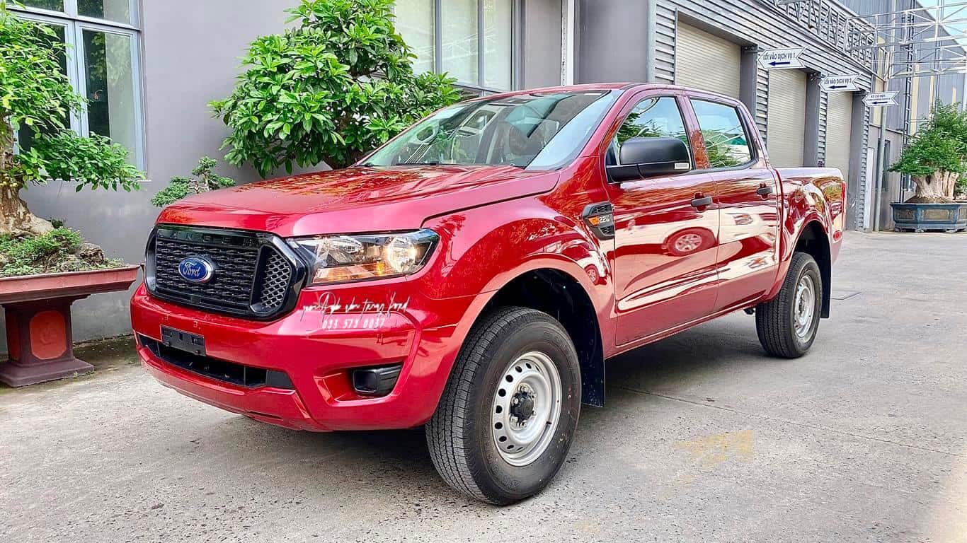 Ford Ranger XL màu đỏ 2021