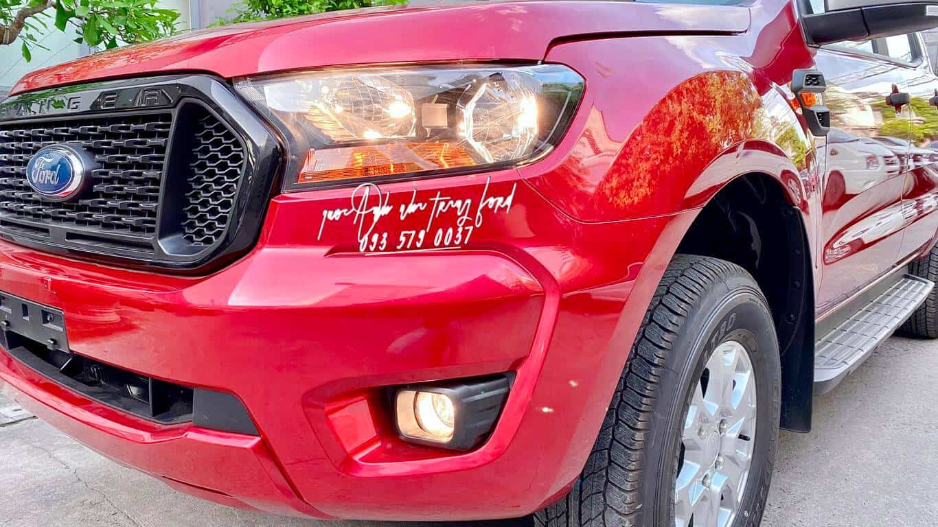Ngoại thất Ford Ranger XLS màu đỏ 2021
