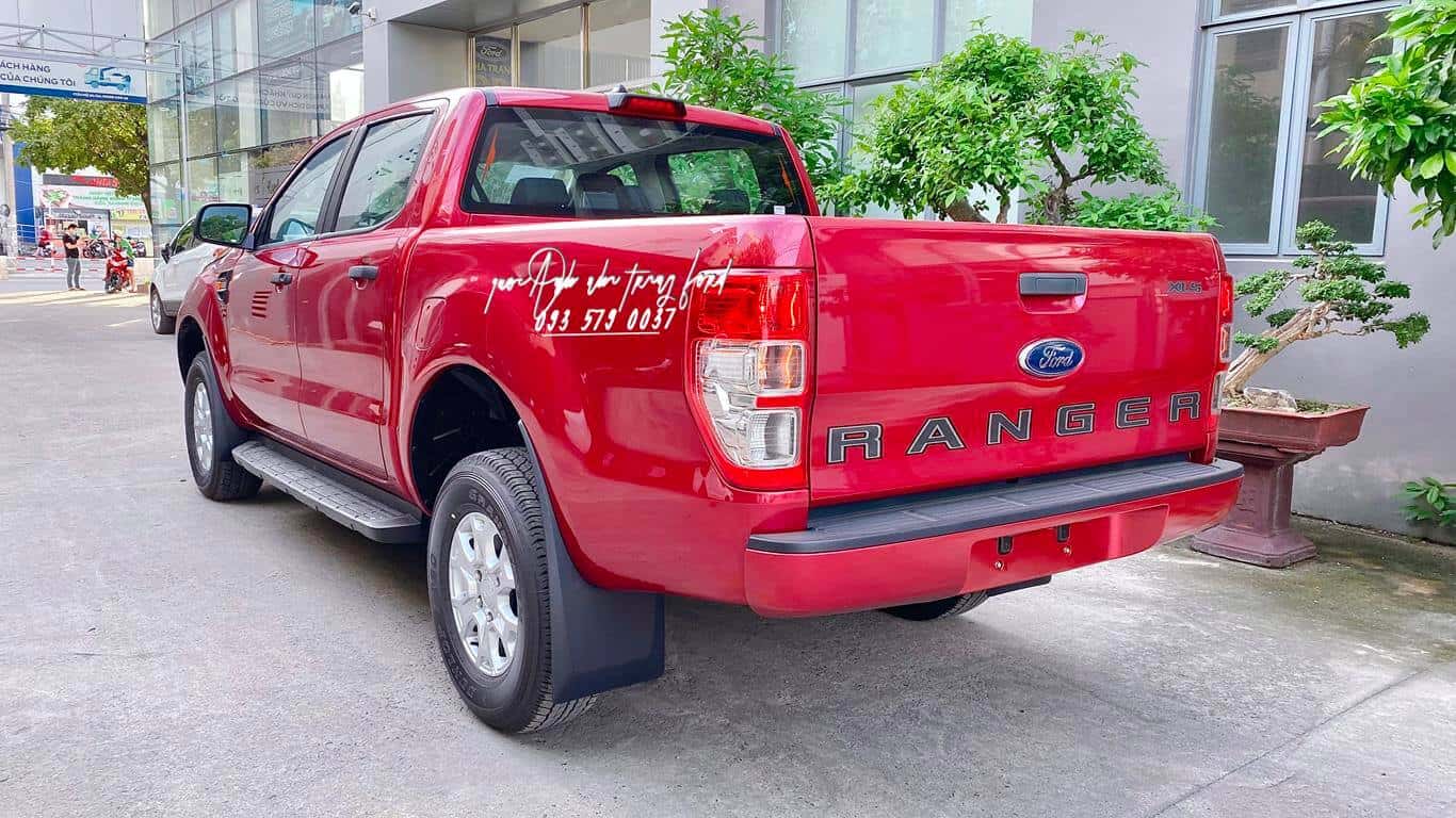 Ngoại thất xe bán tải Ford Ranger XLS màu đỏ 2021