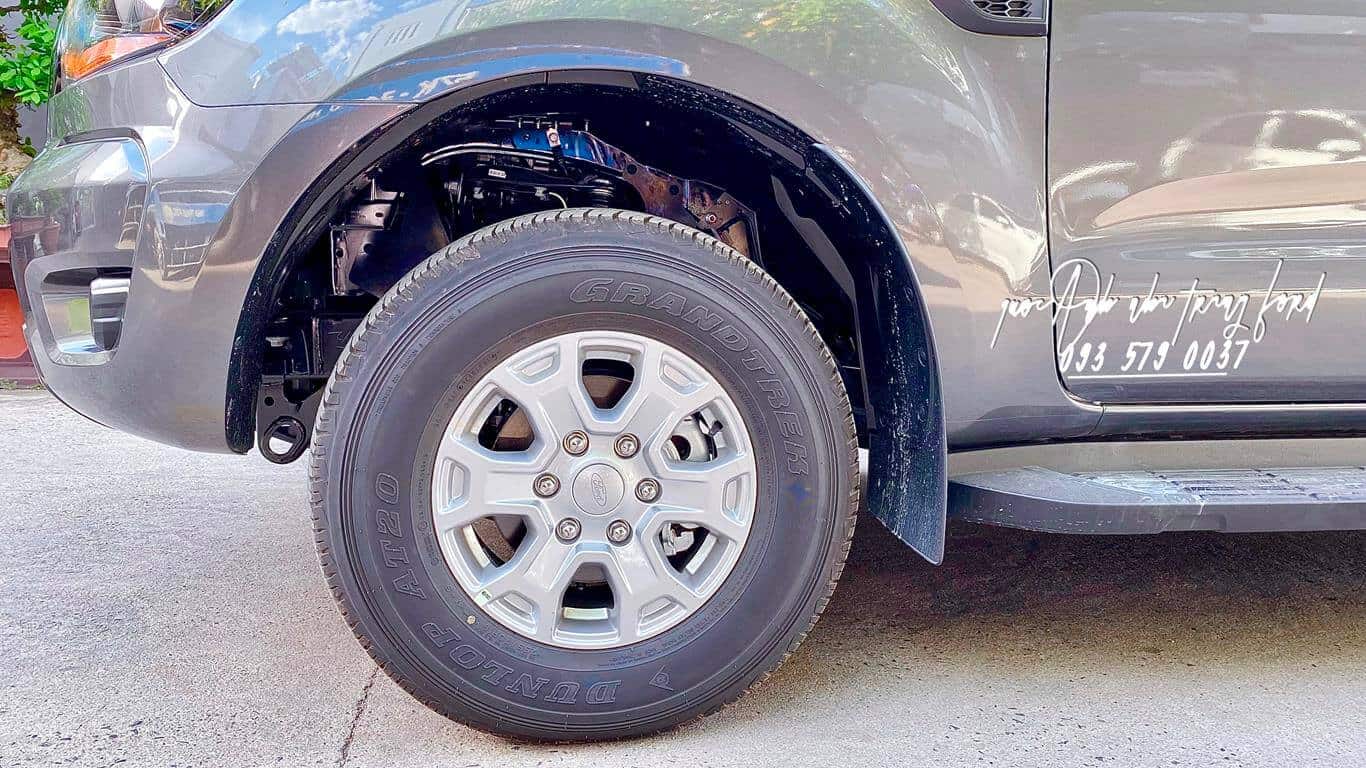 Ngoại thất xe bán tải Ford Ranger XLS màu xám 2021