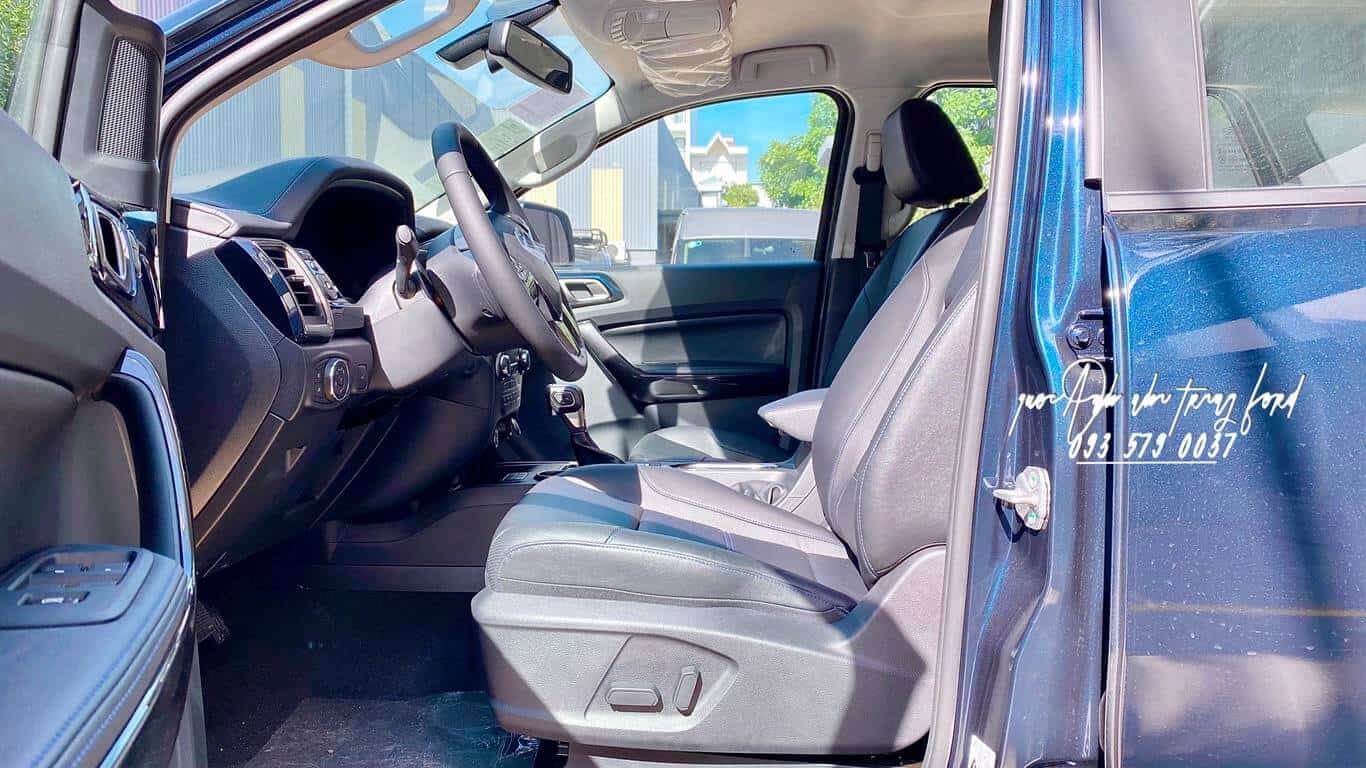 Nội thất Ford Everest Sport màu xanh Nội thất Ford Everest Sport màu xanh