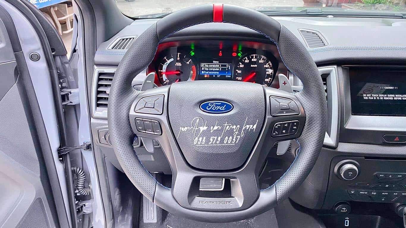 Nội thất Ford Raptor màu đỏ 2021