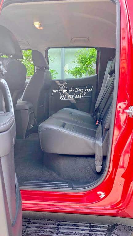 Nội thất Ford Ranger Limited màu đỏ 2021